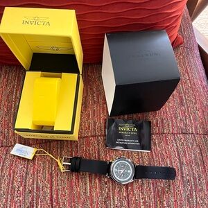 Beautiful NOS Invicta Mens Wristwatch